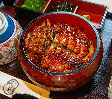 「鰻魚飯三吃」的原味炭烤鰻魚飯。
